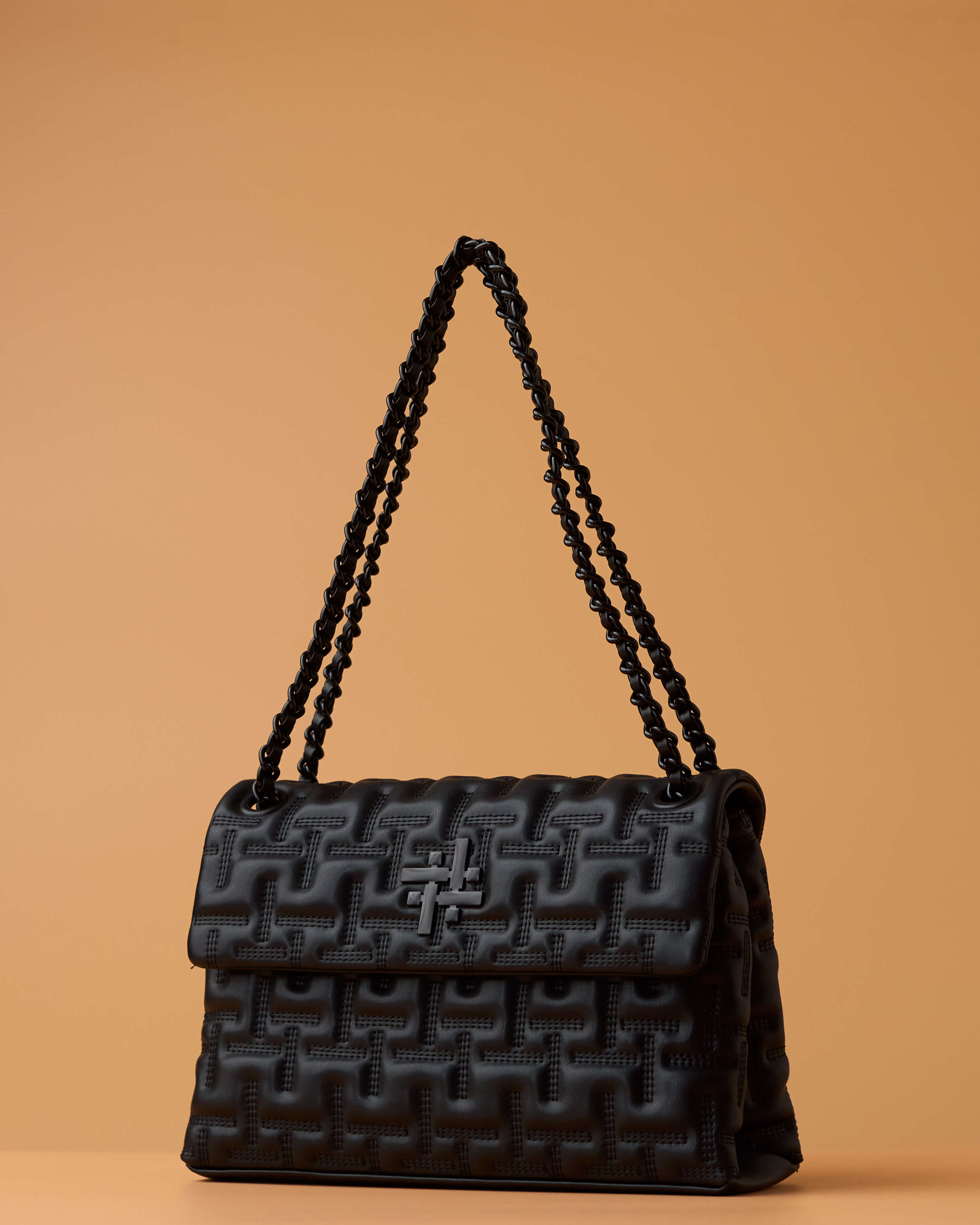 ZOYA FLAP BAG IN BLACK (MEDIUM)