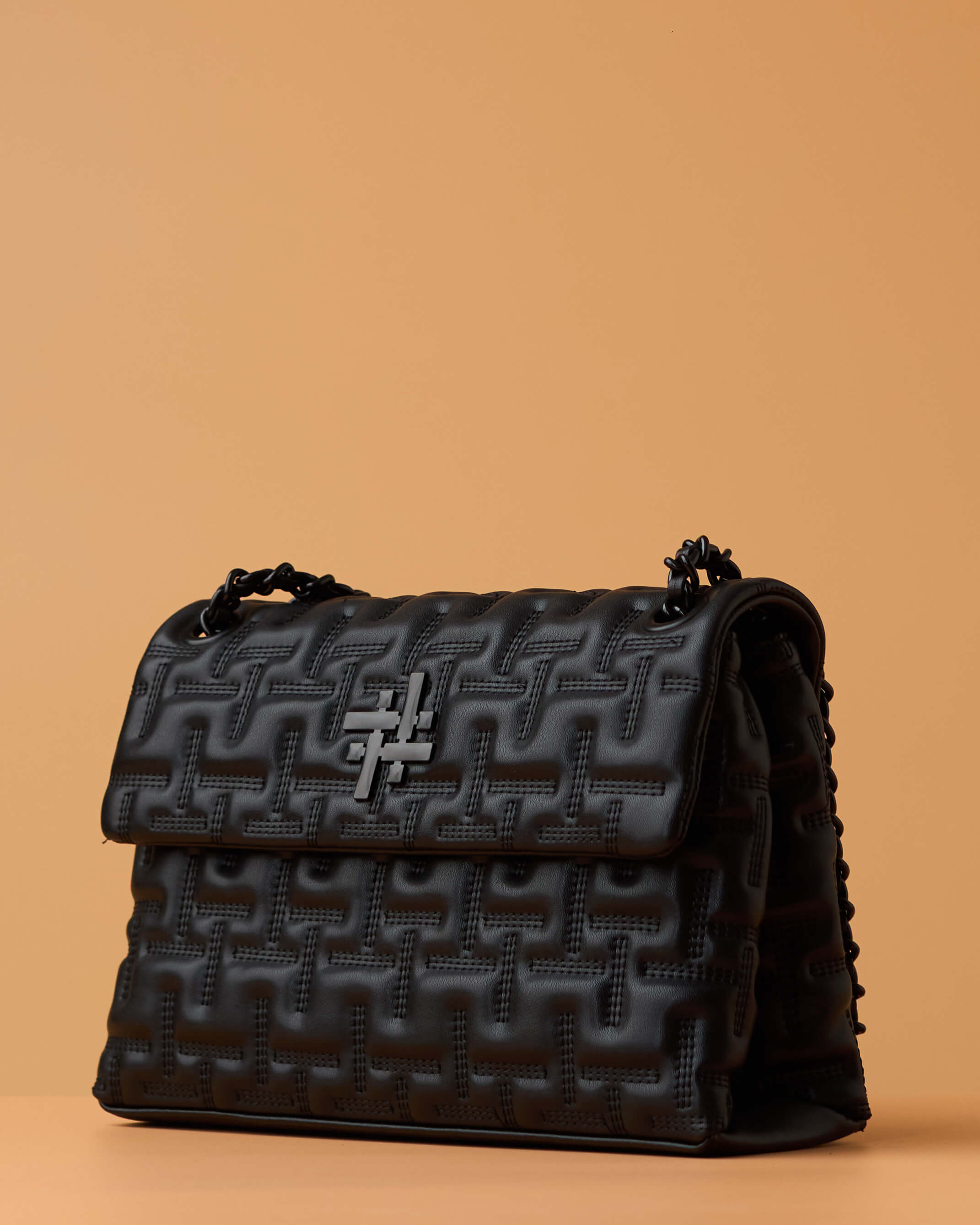 ZOYA FLAP BAG IN BLACK (MEDIUM)