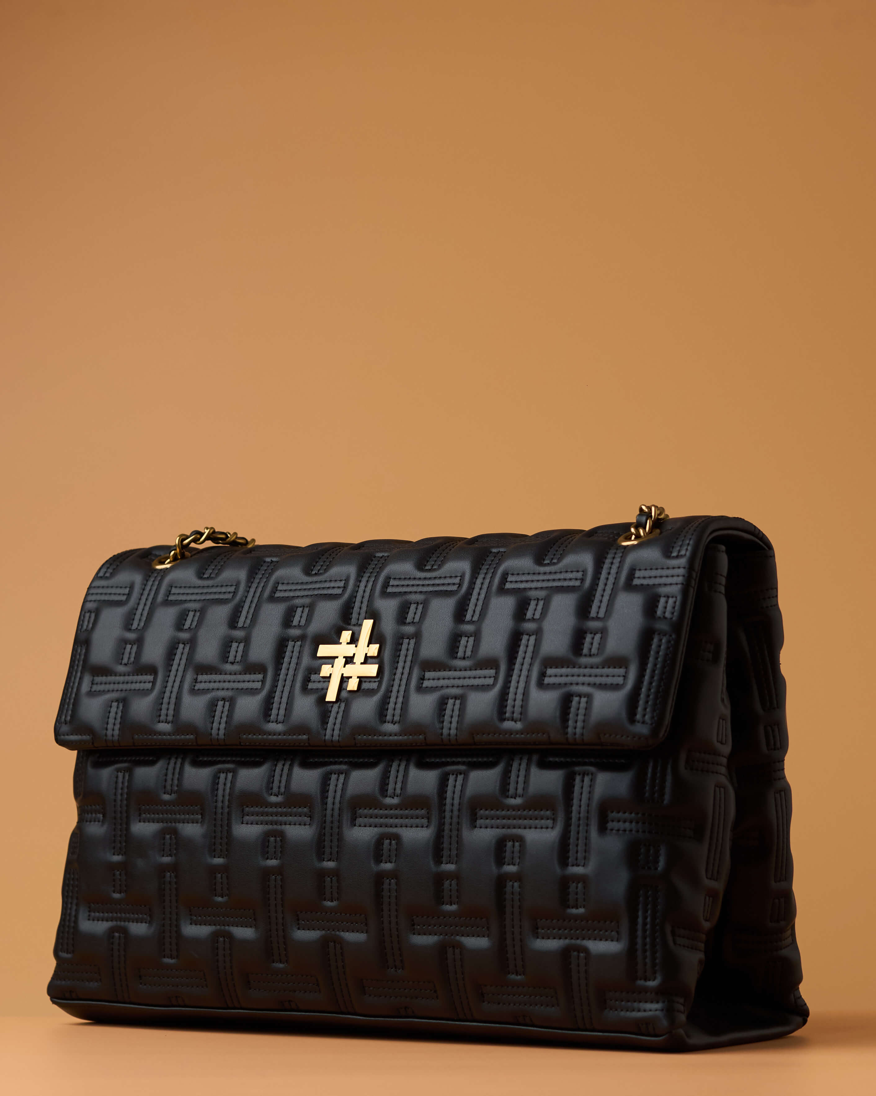 ZOYA FLAP BAG IN BLACK (XL)